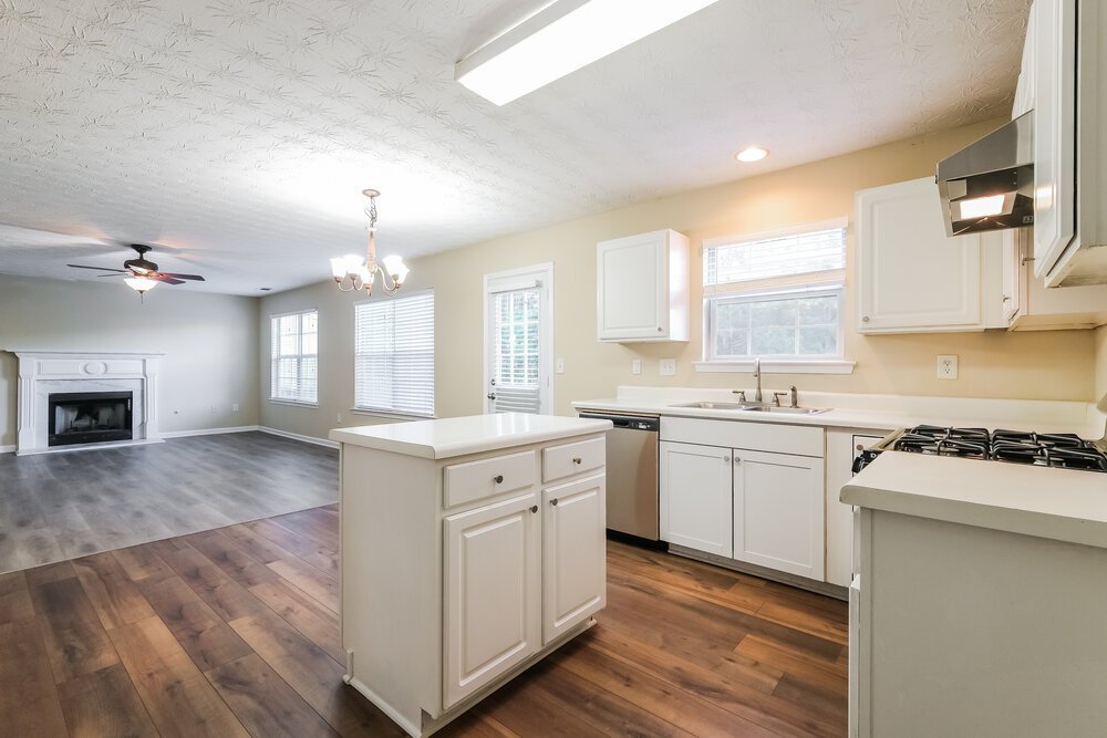 4-Bed Rental on 4065 Crescent Walk photo 7