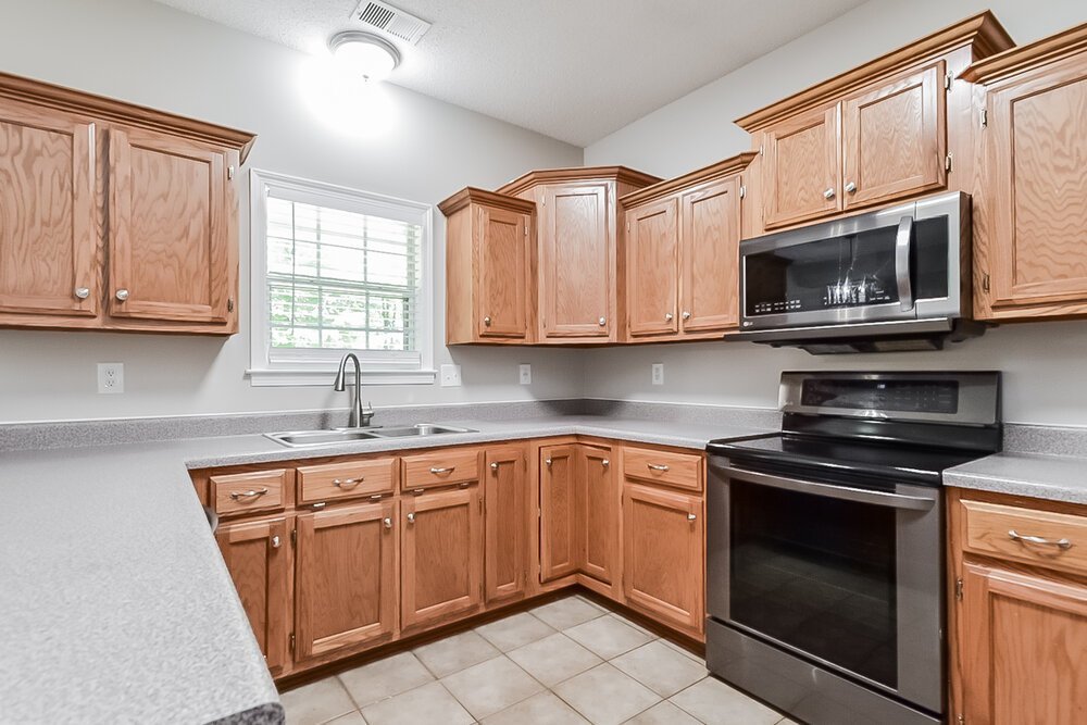 3-Bed Rental on 2007 Westwind Dr photo 7