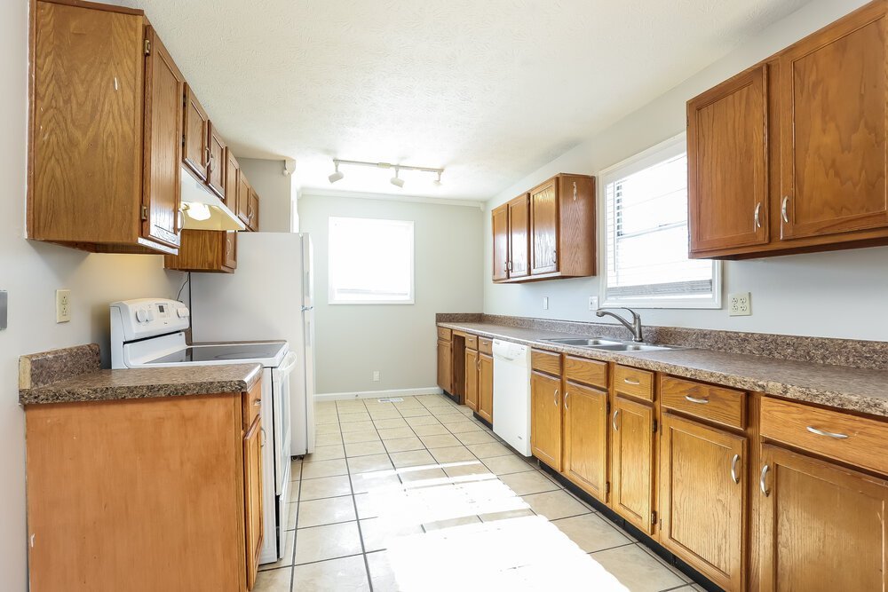 3-Bed Rental on 121 Lee Court photo 8