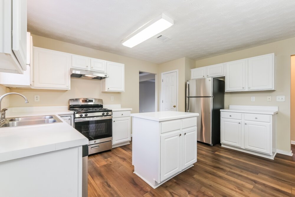 4-Bed Rental on 4065 Crescent Walk photo 8