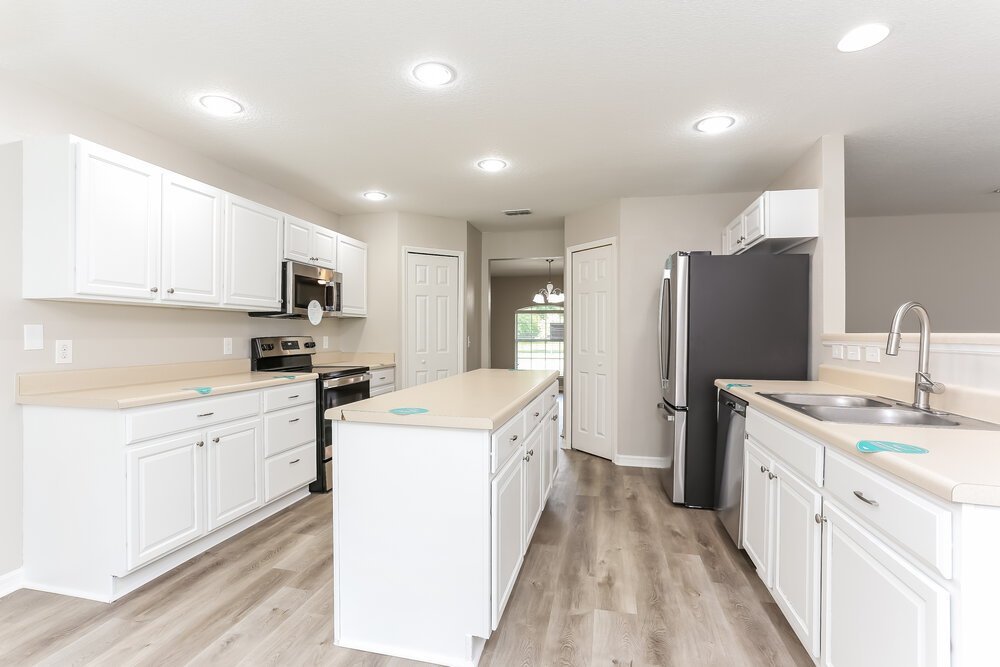 4-Bed Rental on 97122 Yorkshire Dr photo 8