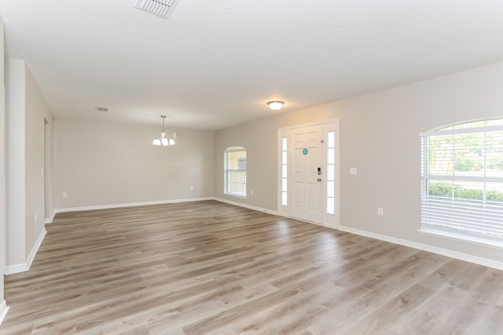 4-Bed Rental on 97122 Yorkshire Dr photo 9