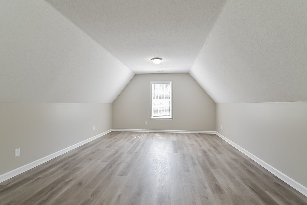 3-Bed Rental on 2007 Westwind Dr photo 9