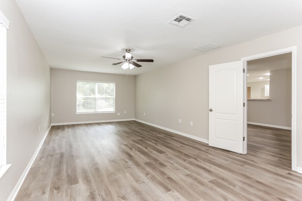 4-Bed Rental on 97122 Yorkshire Dr photo 12