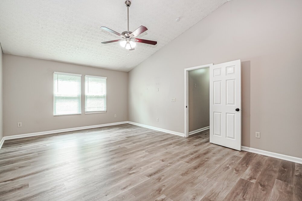 3-Bed Rental on 7927 Oak Valley photo 13