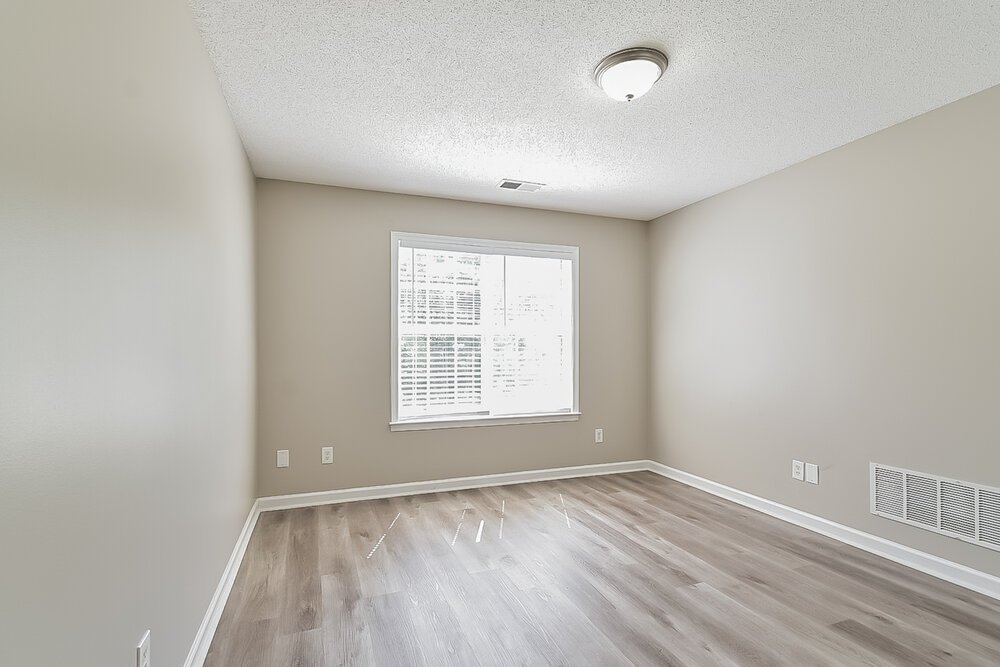 3-Bed Rental on 2007 Westwind Dr photo 14
