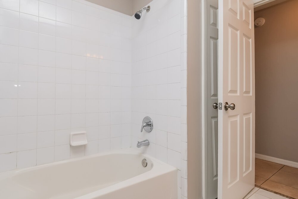 3-Bed Rental on 1509 Maple Leaf photo 15