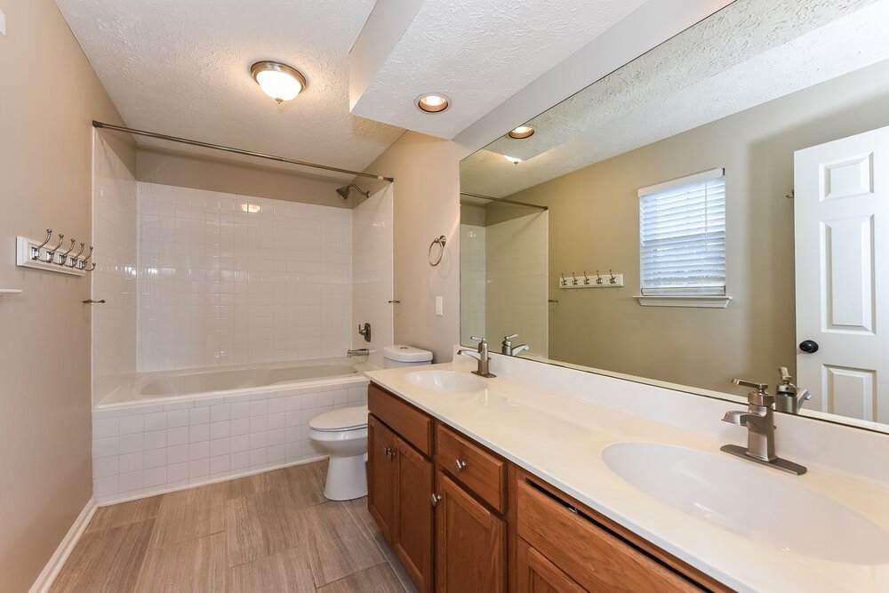 4-Bed Rental on 3602 Sussex Ct photo 16