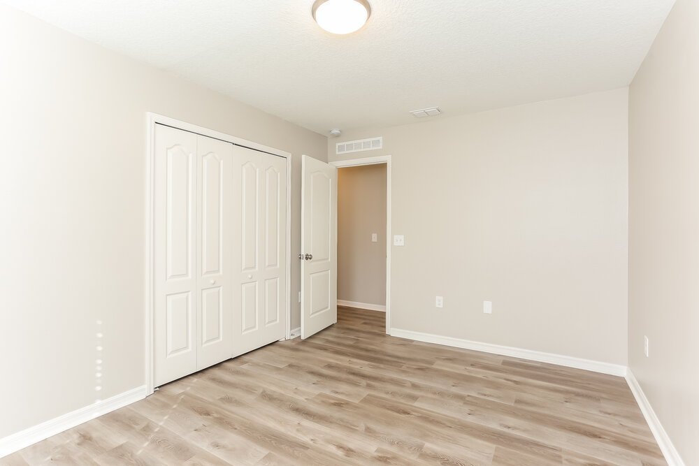 4-Bed Rental on 97122 Yorkshire Dr photo 17