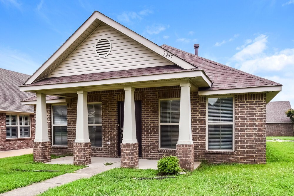 3-Bed Rental on 3257 E Hartland photo 3