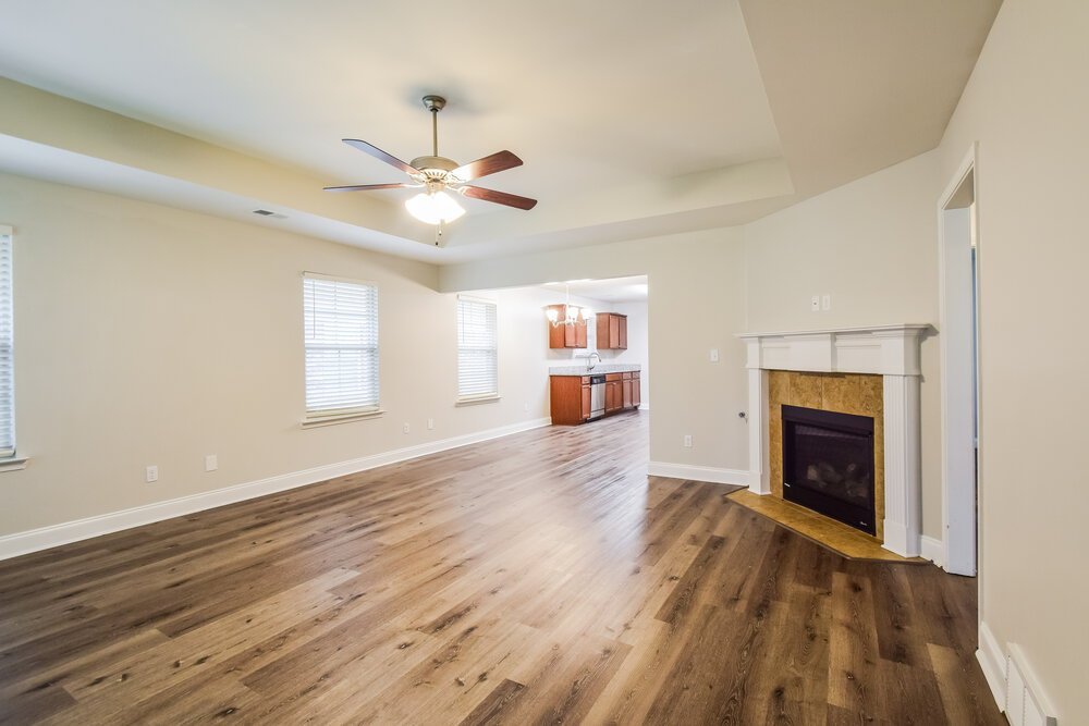 3-Bed Rental on 3257 E Hartland photo 4