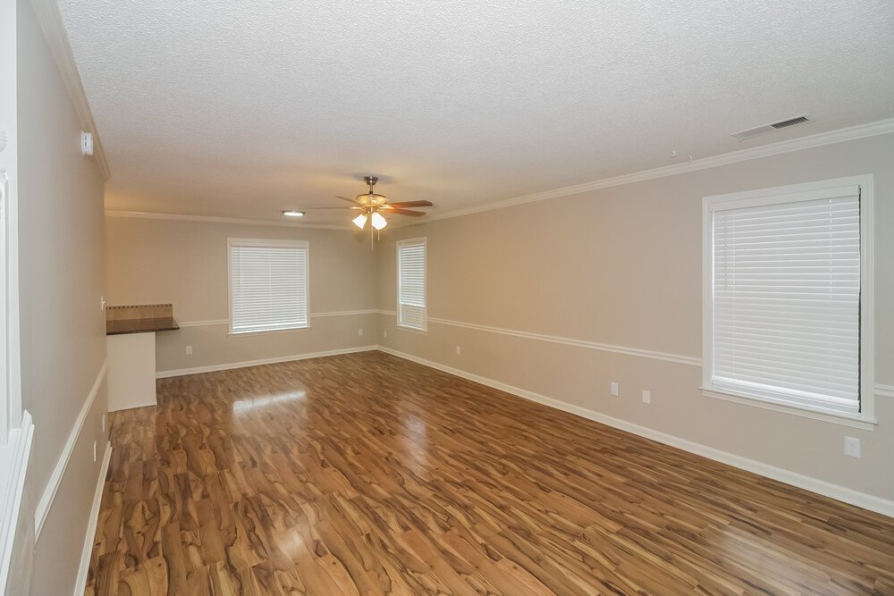 3-Bed Rental on 803 Carianne Cv photo 5