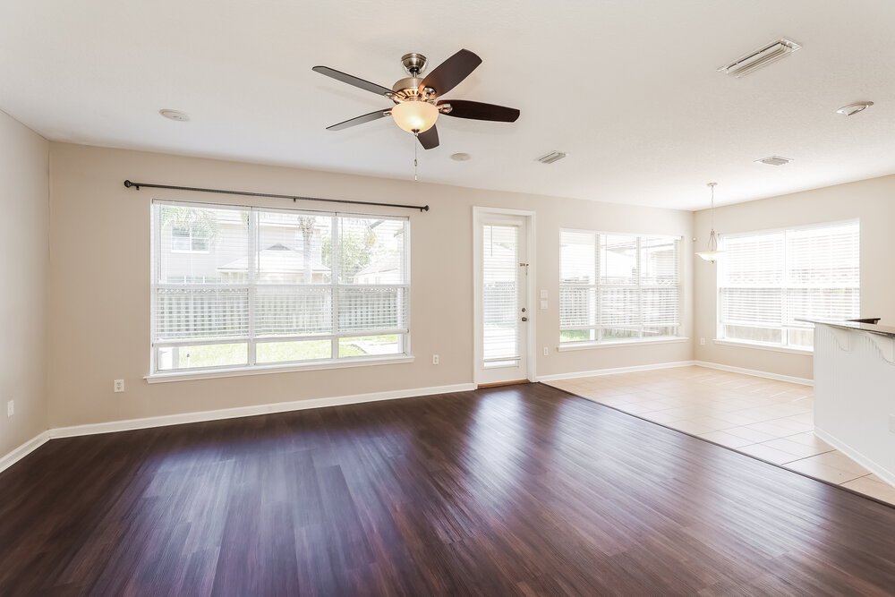 5-Bed Rental on 269 Silver Glen photo 5