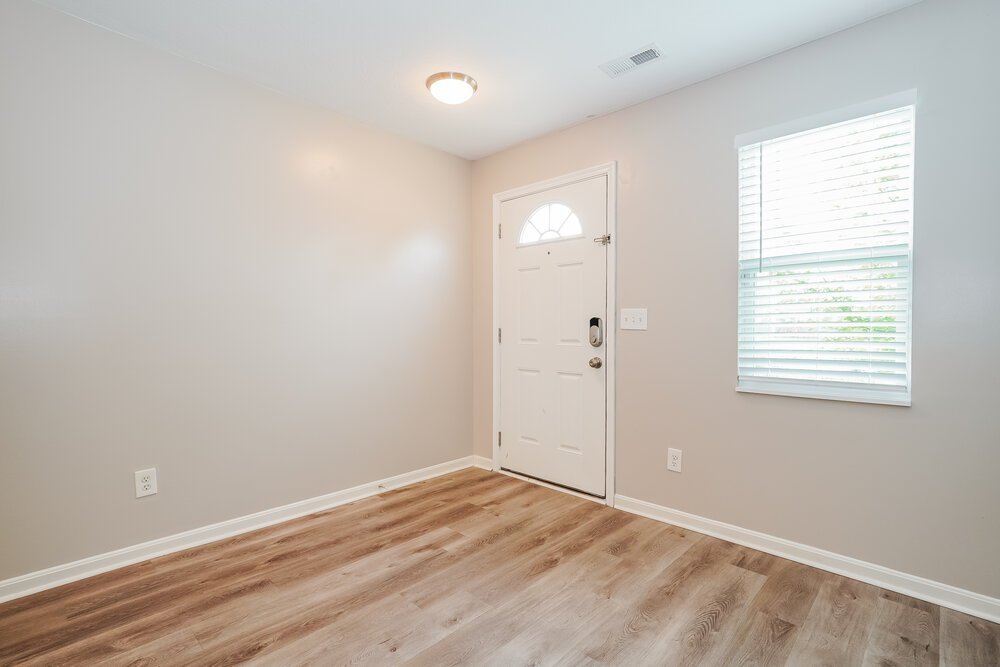 4-Bed Rental on 7500 Willow Leaf photo 5
