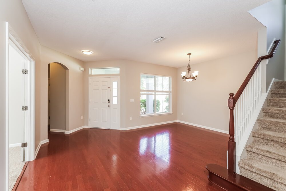 5-Bed Rental on 269 Silver Glen photo 6