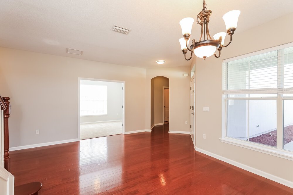5-Bed Rental on 269 Silver Glen photo 7