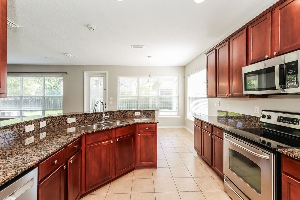 5-Bed Rental on 269 Silver Glen photo 9
