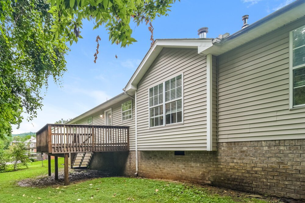 3-Bed Rental on 4560 Whites Creek photo 16